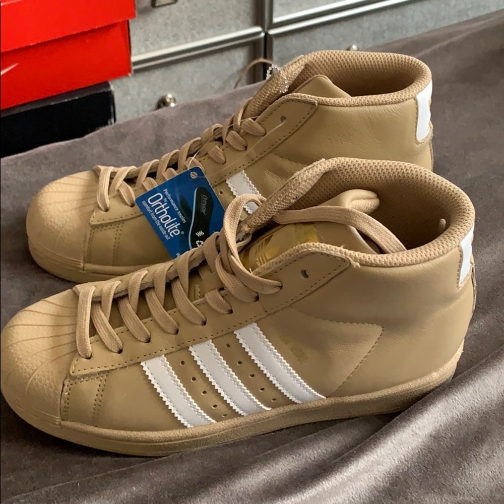 NWT Tan Adidas Pro Model Sneaker